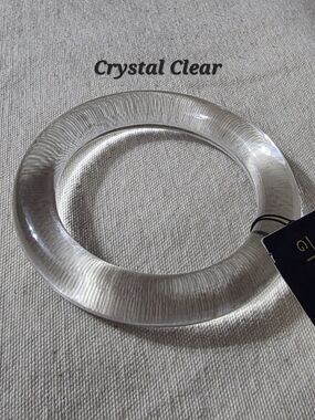 NWT Vintage Bijoux Givenchy "Crystal Clear" Lucite Bangle Bracelet – Unsigned
